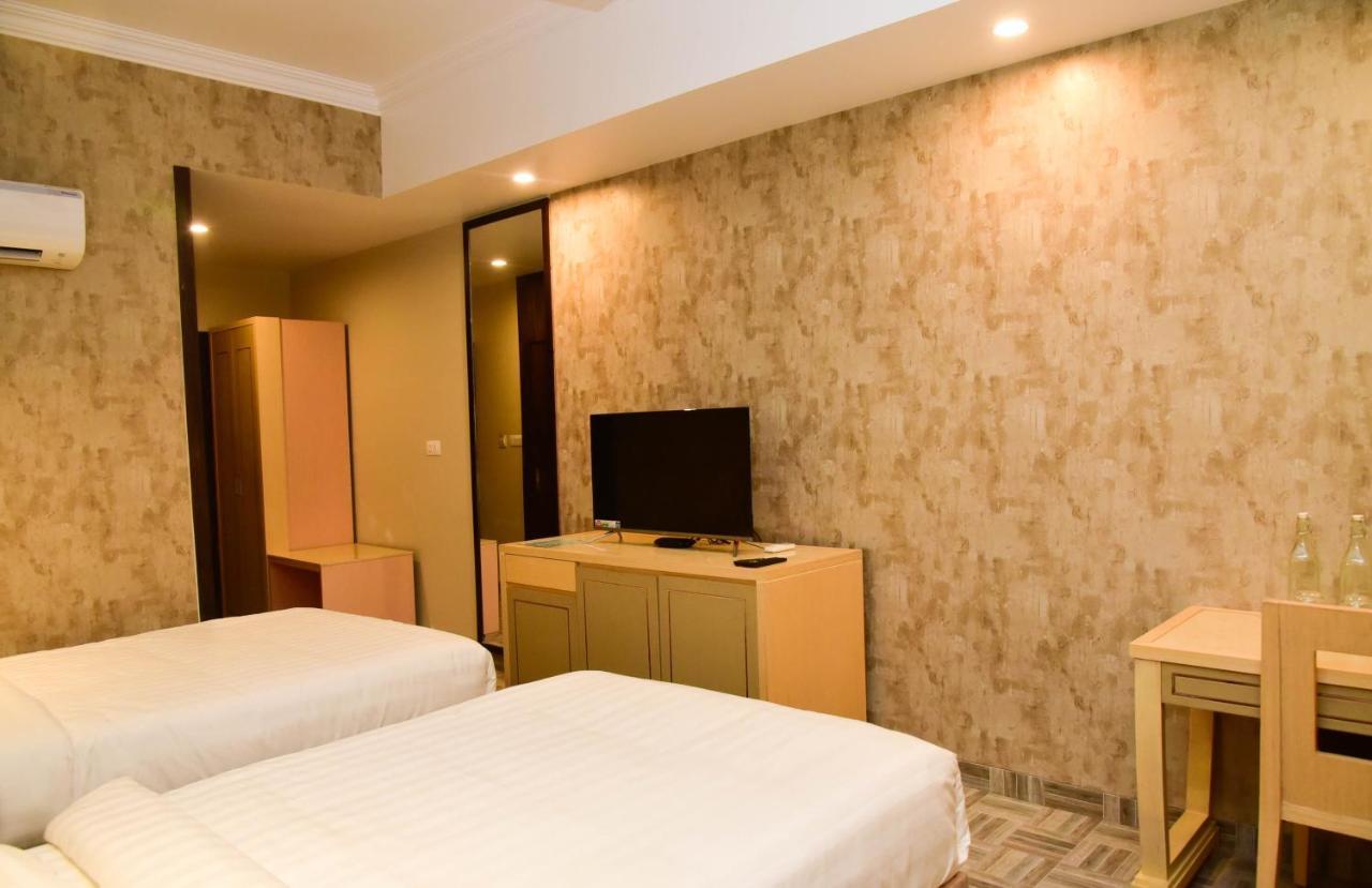Hotel Casa Aishbagh ラクナウ エクステリア 写真