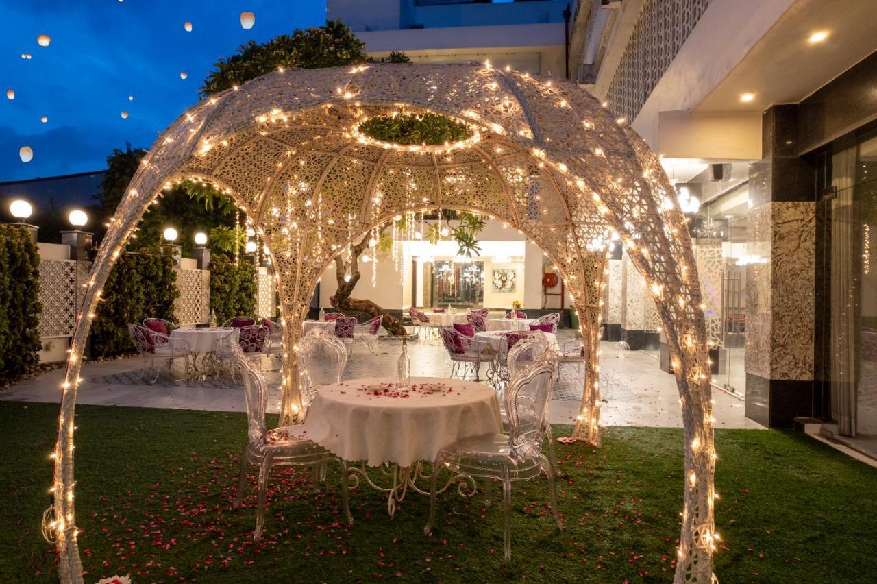 Hotel Casa Aishbagh ラクナウ エクステリア 写真